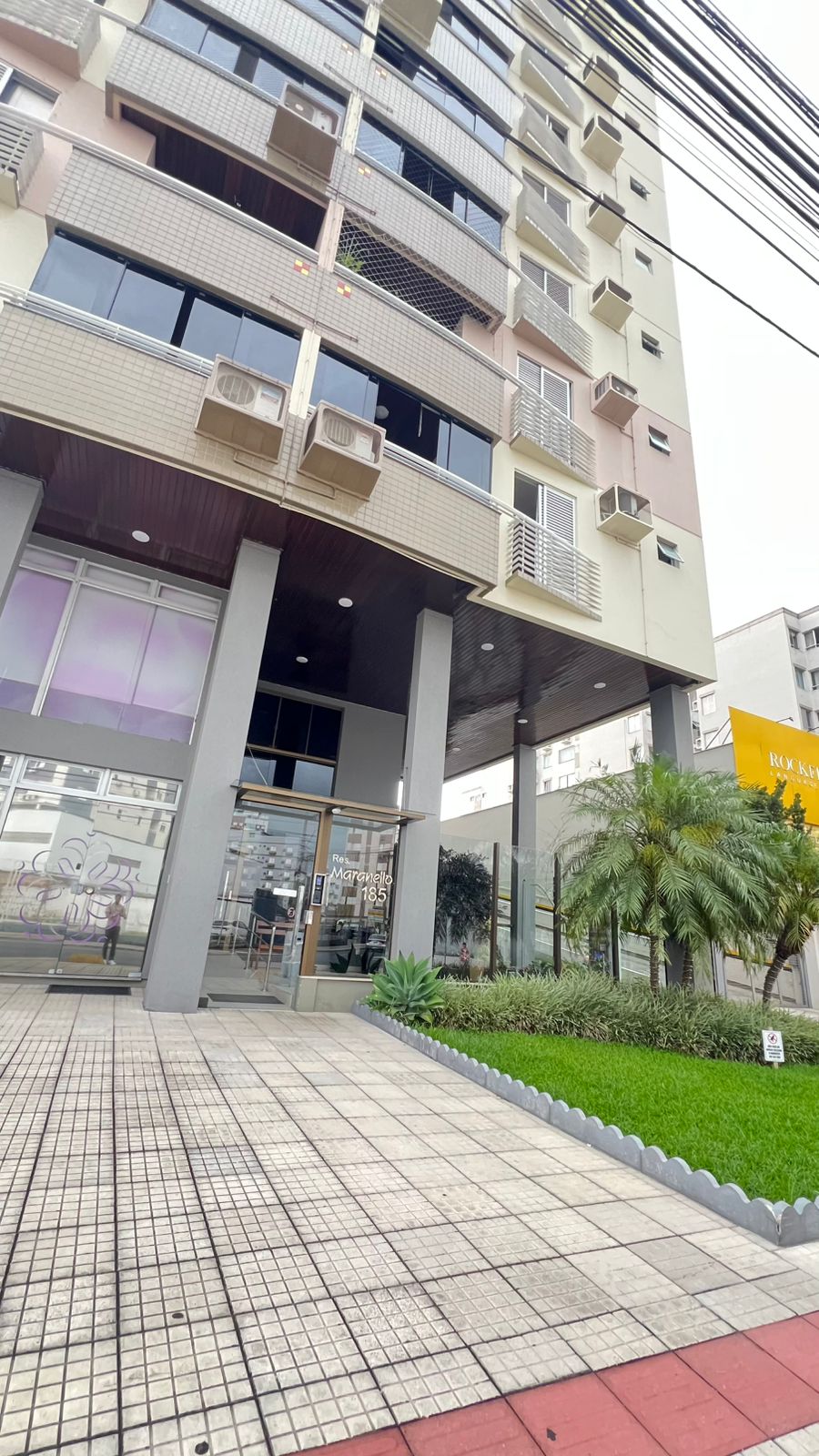 22-Apartamento próximo ao supermercado Angeloninho e do Colégio Marista / Criciúma