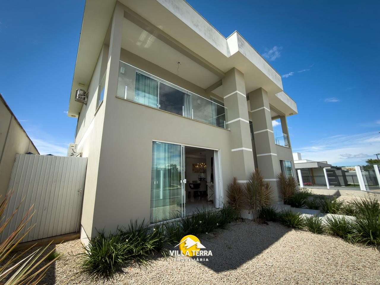 15- Casa de Alto Padrão na Primeira linha em Criciúma