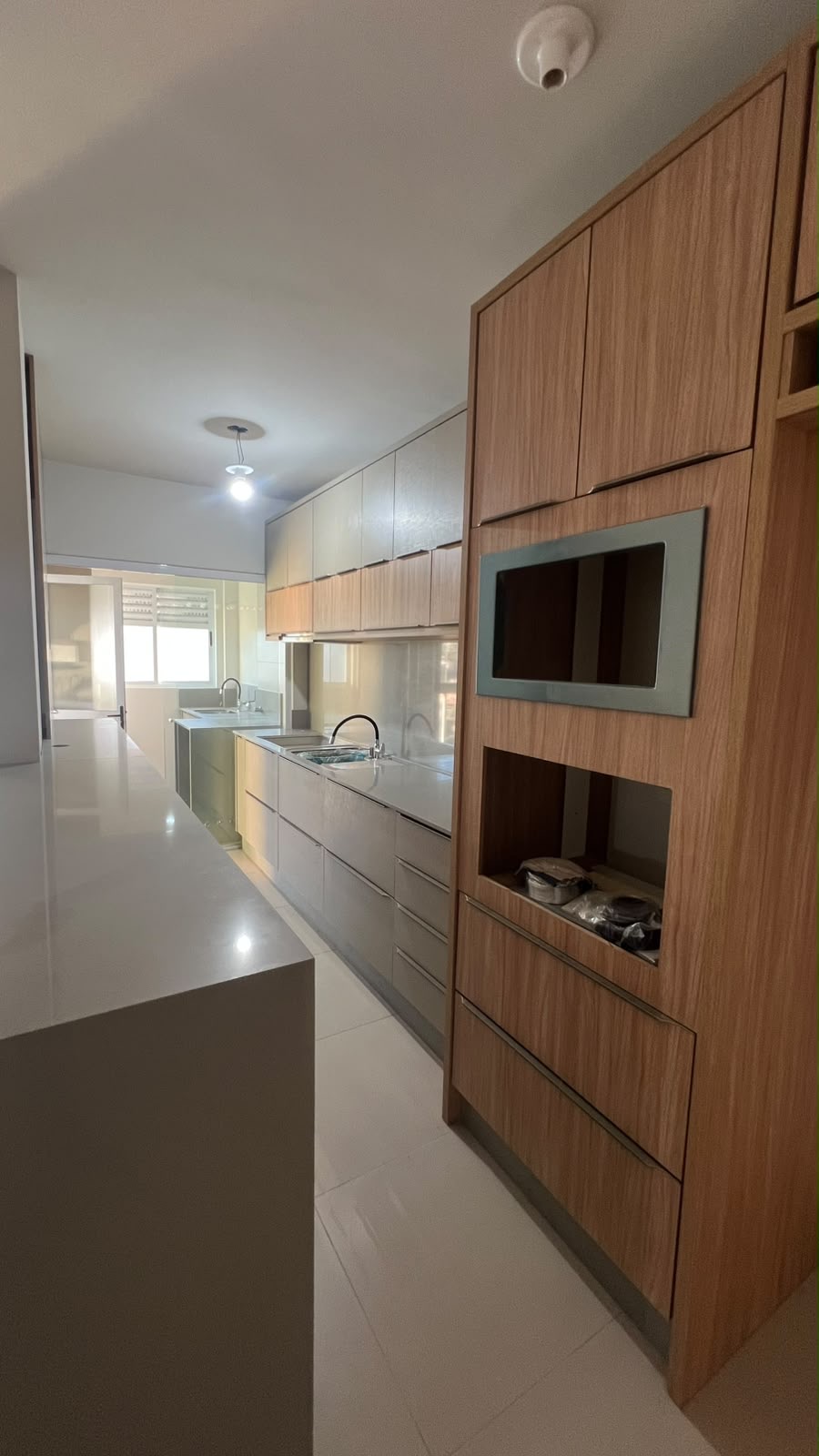 Apartamento 03 dormitórios com 2 vagas de garagem próximo ao estádio do Criciúma