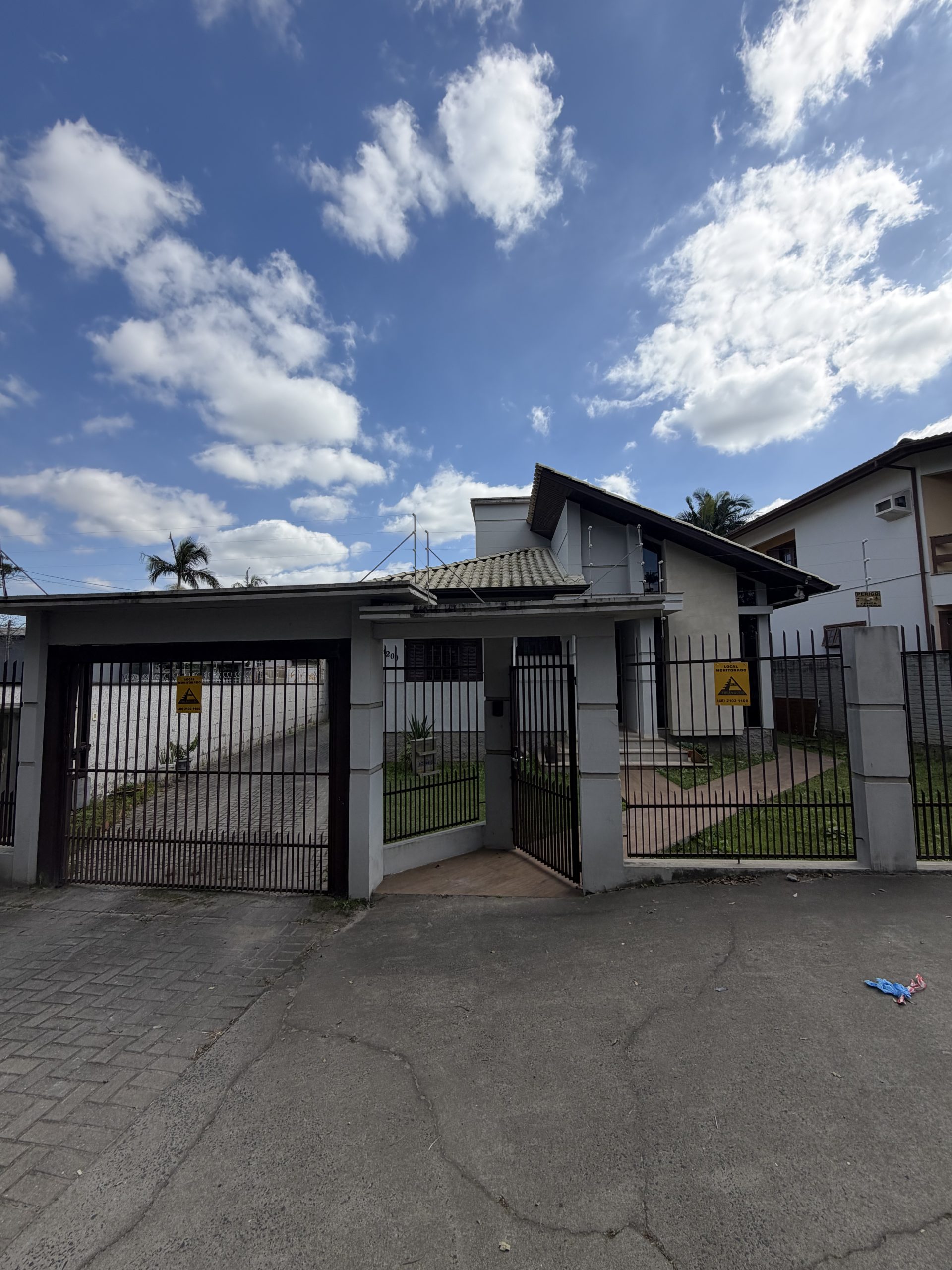 Casa com Piscina